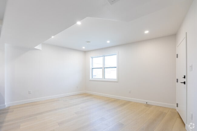 2BR, 1BA - 645SF - Living Room