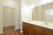 2 Bedroom Alternate - Master Bathroom