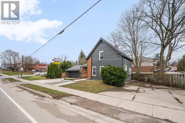 Photo - 1326 Commissioners Rd W