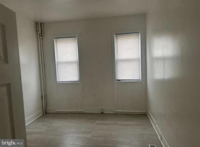 224 E 24th St