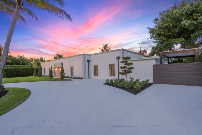 Photo - 391 W Riverside Dr