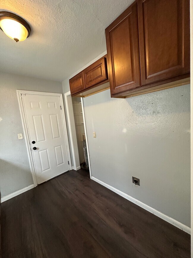 1450 W 22nd St