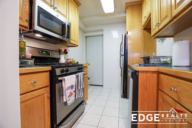 Photo - 18 Strathmore Rd Unit B