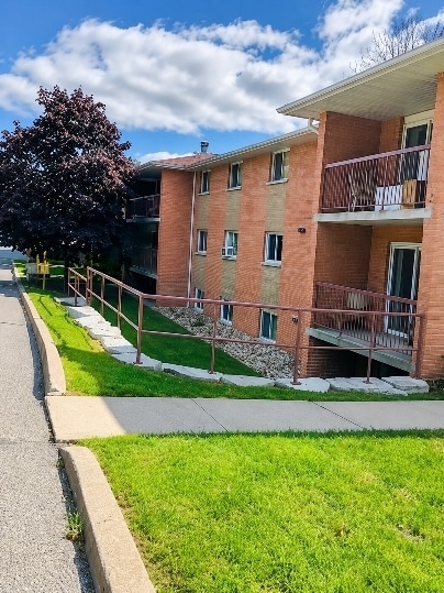 Building Photo - 980 Burnham St Unit 204