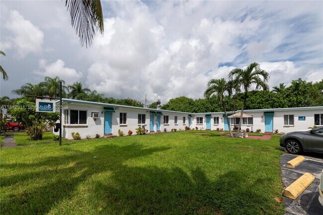 Building Photo - 709 NE 2nd Ct Unit 1-9