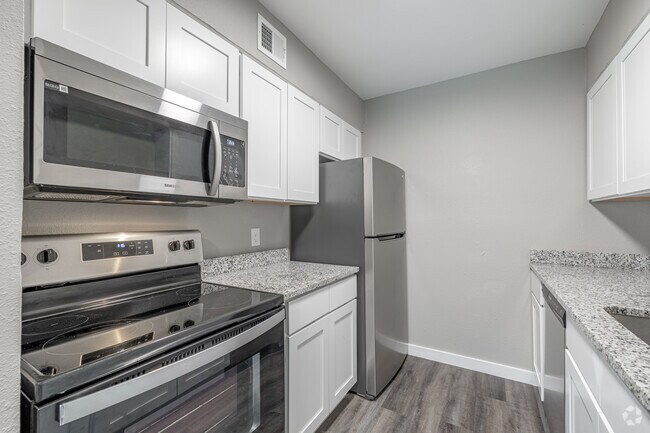 1BR, 1BA - 620 SF