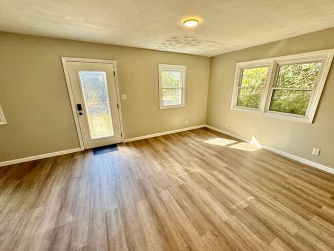 Photo - MOVE IN SPECIAL