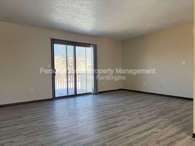 Photo - 407 5th St E