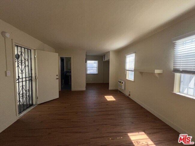 1306 1/2 S Mansfield Ave