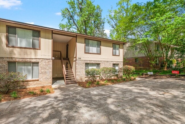 Photo - 2188 Claremont Ln
