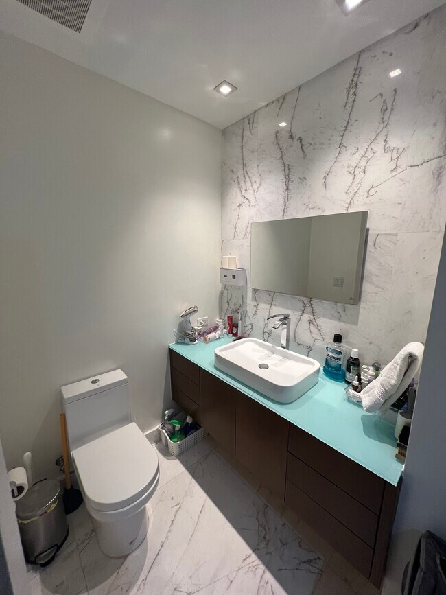 Photo - 21205 Yacht Club Dr Unidad 2605