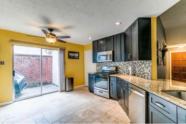 Photo - 2025 Sandy Knoll Dr