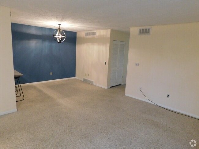 Building Photo - 447 Eastbrooke Ln Rental