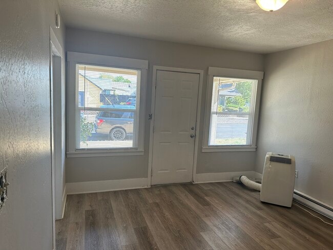 Photo - 416 W 11th St