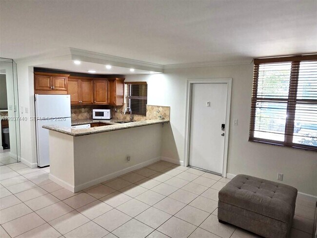 Photo - 2400 NE 10th St Unidad 104
