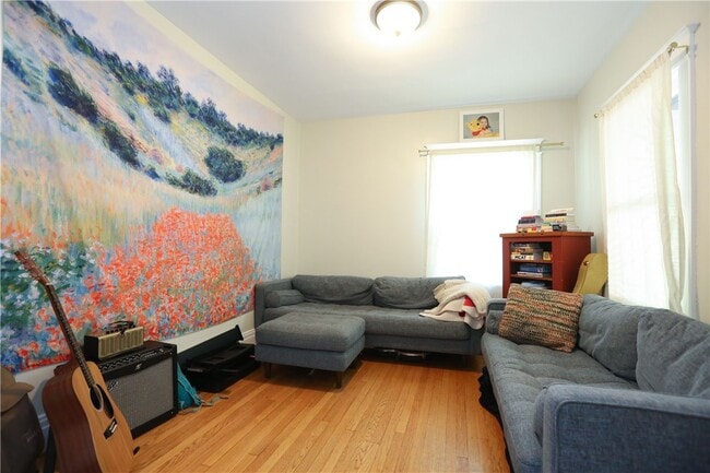 Photo - 294 Laburnam Crescent