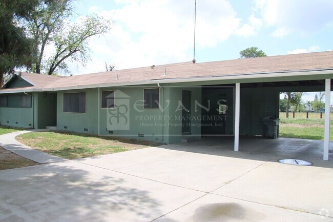 Building Photo - House with many possibilities!!
