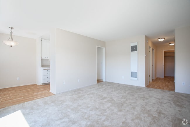 1BR,1BA-775SQ