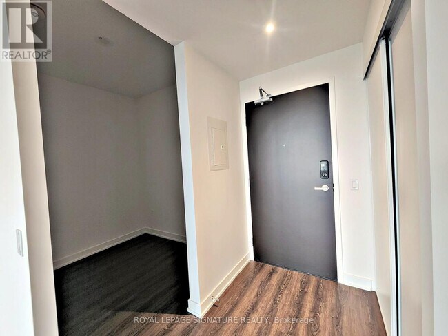 Photo - 448 Burnhamthorpe Rd W Unit 317