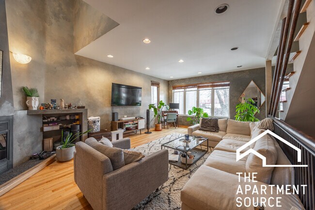 Photo - 1224 W Augusta Blvd Unidad 2