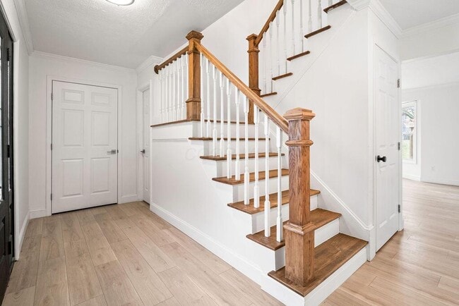 Photo - 39 Groton Dr