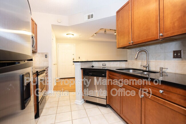 Photo - 1250 Parkwood Cir SE
