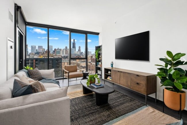 Photo - 1390 W Randolph St Unit 3