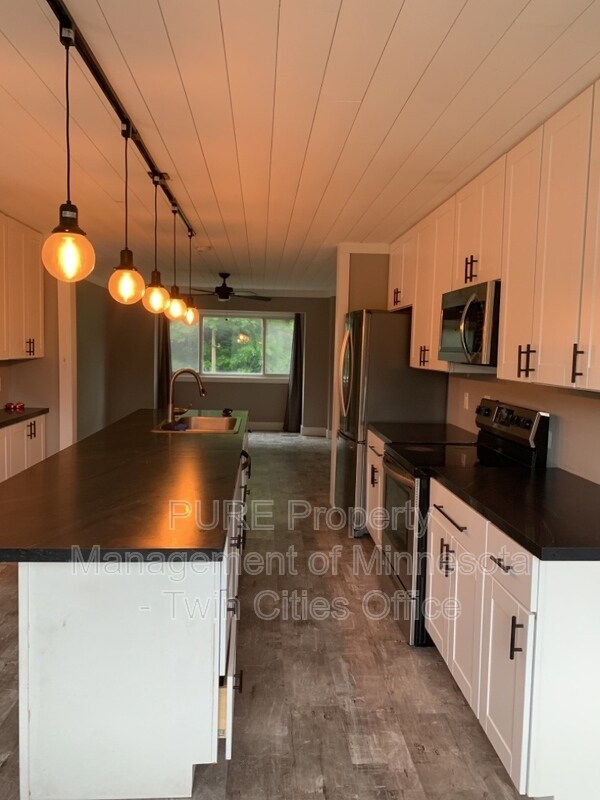 400 Pondridge Cir Townhome Townhome Rental in Wayzata MN