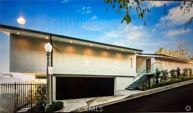 Building Photo - 9336 Lloydcrest Dr Rental