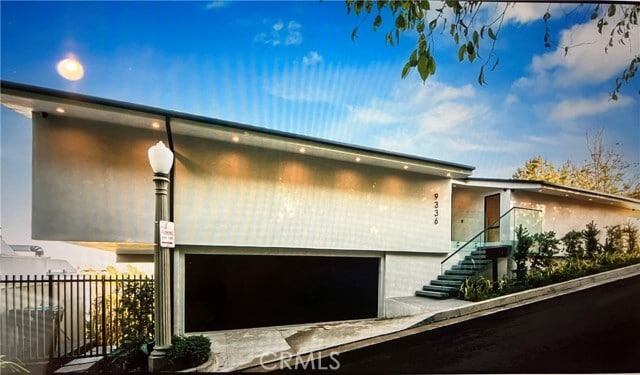 Building Photo - 9336 Lloydcrest Dr Rental