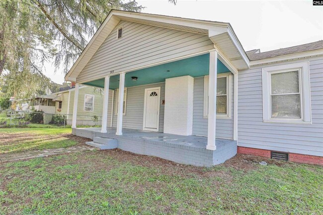 Newly Renovated 3 Bedroom, 1.5 Bath Close ... - Newly Renovated 3 Bedroom, 1.5 Bath Close ... House