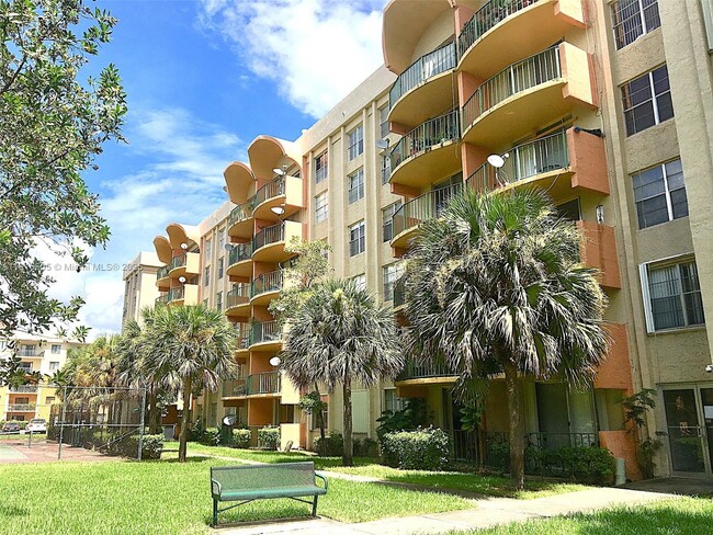 Building Photo - 9350 Fontainebleau Blvd Unit 308