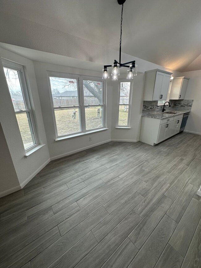 Photo - AVAILABLE NOW!! NEWLY REMODELED