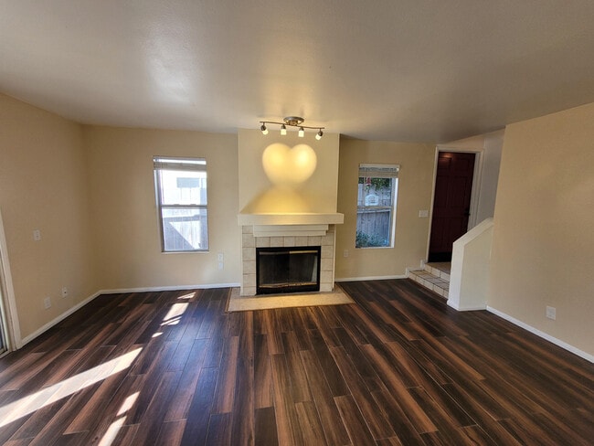 Building Photo - 433 E Ave Unit C Rental
