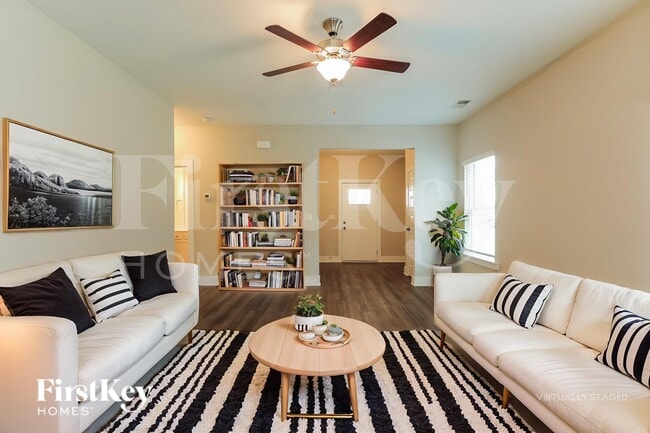 Photo - 1384 Woodridge Pl