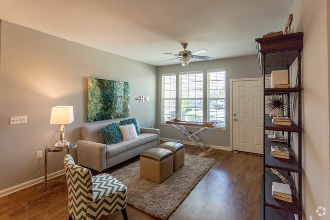 2BR, 2BA - 1088 SF - Living Room