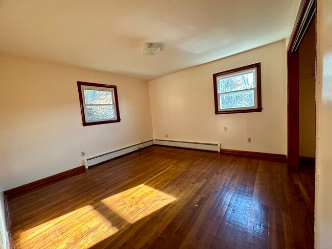 Photo - 64 Niagara St