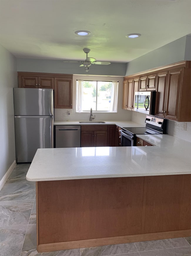 Photo - 5572 Memorial Dr