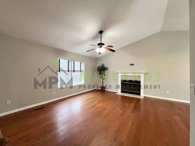 Photo - 844 Bentley Dr