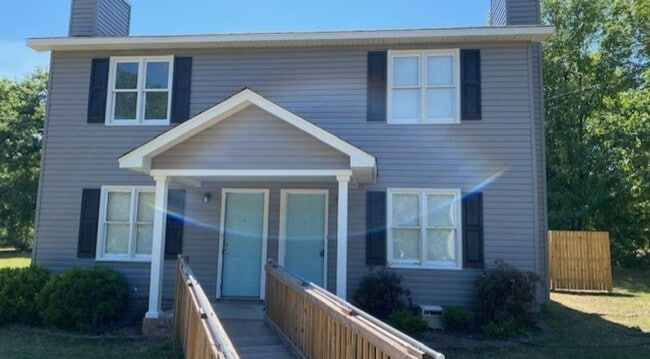 Building Photo - 216 Burlie Ct