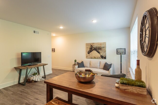 1BR, 1BA - 750 SF - Living Room