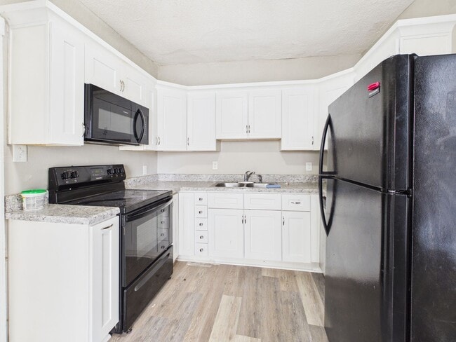 Photo - 207 Wellford St