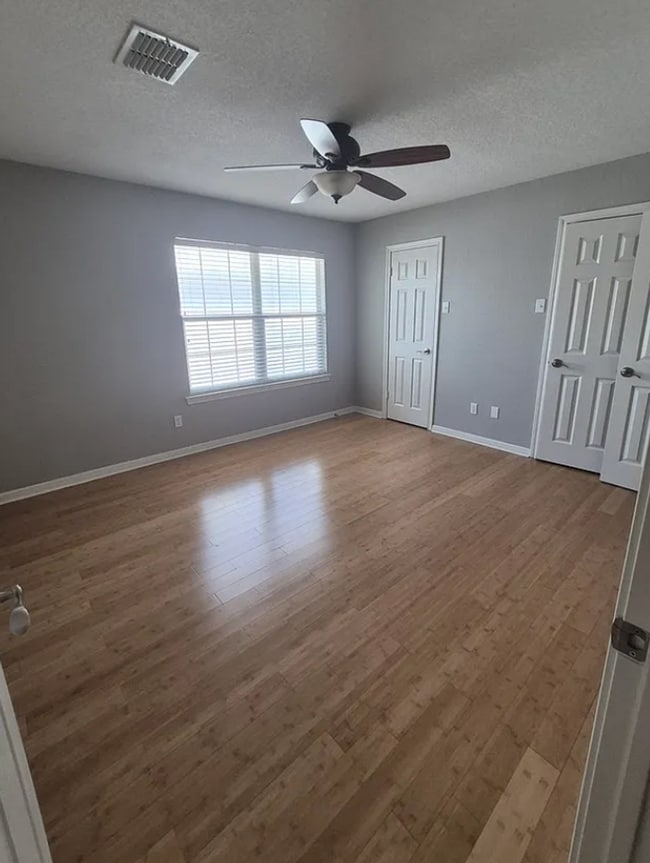 Photo - 3 bed 3 bath one block away from Baylor
