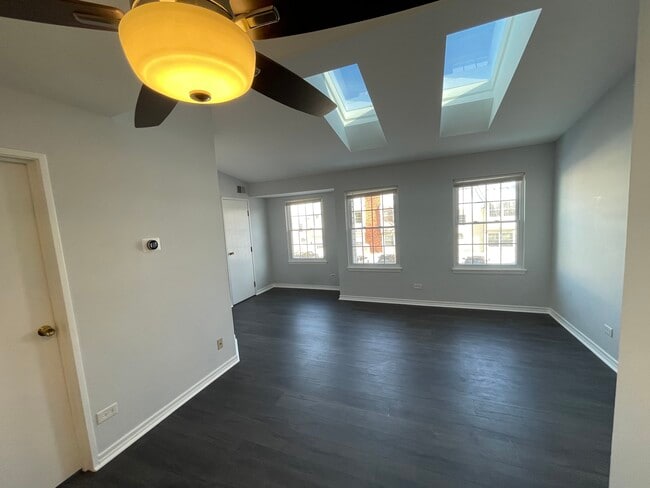 Building Photo - 1426 E Wyndham Cir Unit 201