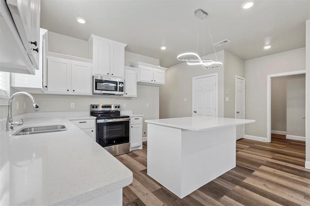 Photo - 3120 St John St