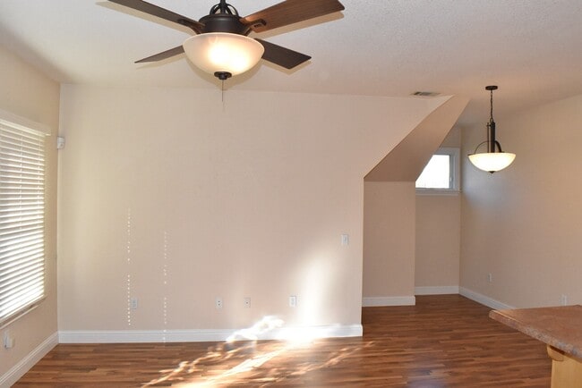 Photo - 400 Davis St Unit 1