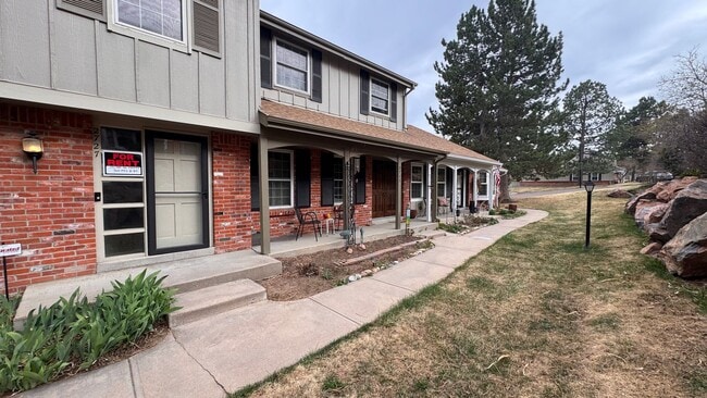 Building Photo - 3 bed 2.5 bath w/ garage, Great location off University and Dry Creek, close to Southglenn Mall a...