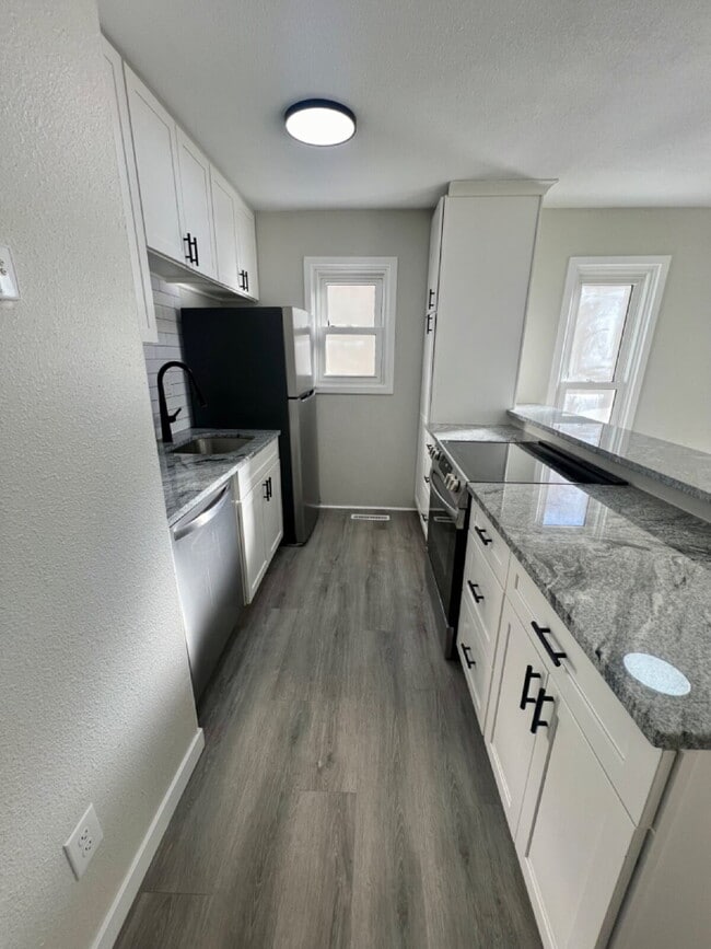 Photo - Conveniently located updated 2 bedroom! Unit B