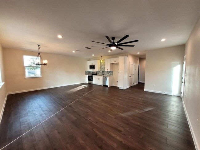 Photo - 750 S Main St