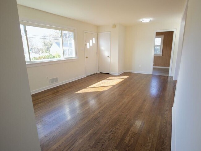 Photo - 2500 Byron St